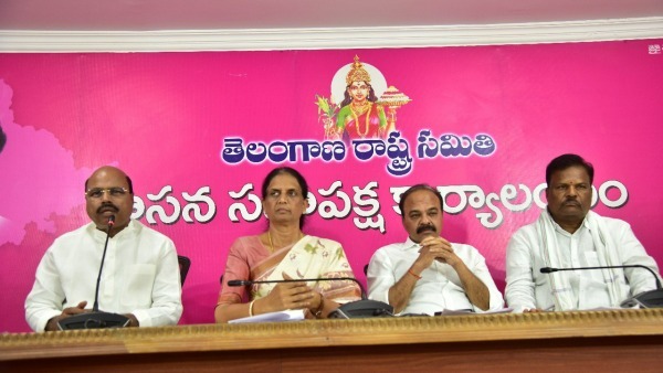 టీఆర్ఎస్ అడిగే ప్రశ్నలకు అమీత్ షా సమాధానం చెప్పాలి.. మంత్రి సబిత డిమాండ్ టీఆర్ఎస్ అడిగే ప్రశ్నలకు అమీత్ షా సమాధానం చెప్పాలి.. మంత్రి సబిత డిమాండ్