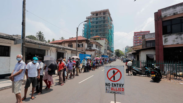 shoot-at-site orders in sri lanka amid politicians homes set afire and massive protests shoot-at-site orders in sri lanka amid politicians homes set afire and massive protests