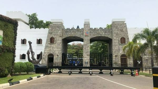 Sri Lanka Crisis : former pm mahindas family take shelter at naval base amid protests Sri Lanka Crisis : former pm mahindas family take shelter at naval base amid protests