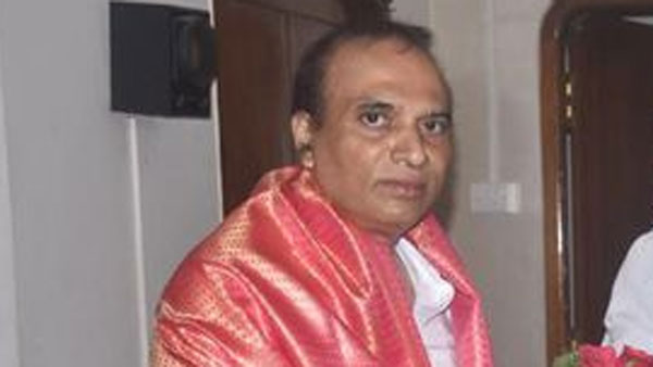 బ‌హుమ‌తుల‌తో ప్ర‌జ‌ల‌ను మంచి చేసుకుంటున్నారు