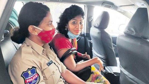 సునీతను స్టేషన్కు తరలించిన పోలీసులు సునీతను స్టేషన్కు తరలించిన పోలీసులు