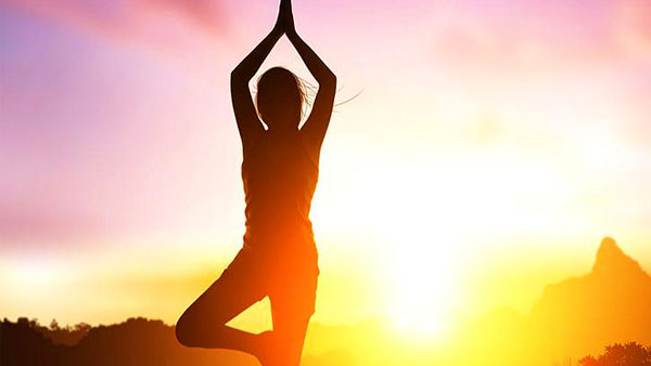 ఉదయాన్నే సూర్య నమస్కారాలు.. ఎన్నో అద్భుతమైన ఆరోగ్య ప్రయోజనాలు
