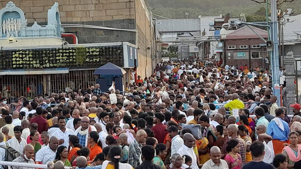 భక్తుల క్యూలైన్ల తనిఖీ భక్తుల క్యూలైన్ల తనిఖీ