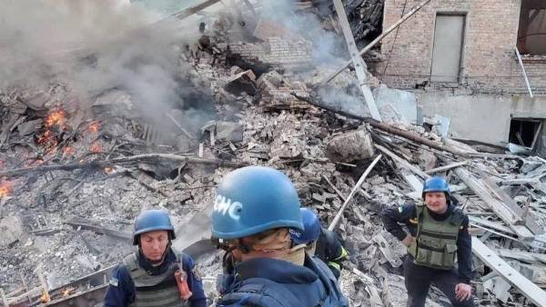 Dozens of people are feared dead after a bomb hit a school in east Ukraine Dozens of people are feared dead after a bomb hit a school in east Ukraine