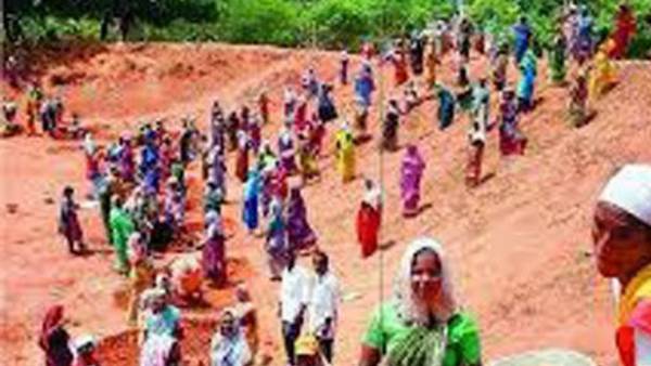 దుర్భర జీవితాలను గడుపుతున్న సర్పంచ్ లు 