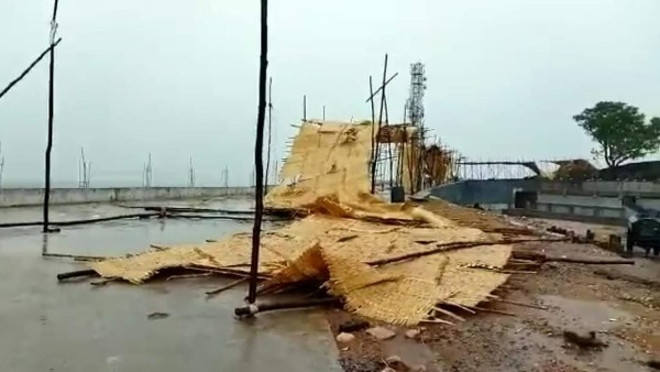 యాదాద్రిలో నాసిరకం పనులు.. అన్నీ వైఫల్యాలే అంటున్న స్థానికులు యాదాద్రిలో నాసిరకం పనులు.. అన్నీ వైఫల్యాలే అంటున్న స్థానికులు