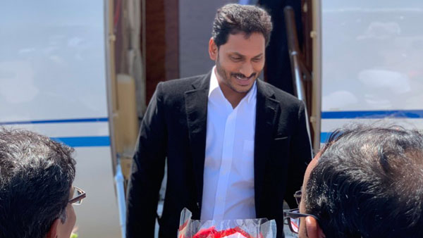 జగన్ లండన్ ఎందుకెళ్లారంటే?