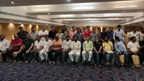 శివసేన మాదే..: గవర్నర్కు 34 మంది రెబల్ ఎమ్మెల్యేల లేఖ శివసేన మాదే..: గవర్నర్కు 34 మంది రెబల్ ఎమ్మెల్యేల లేఖ
