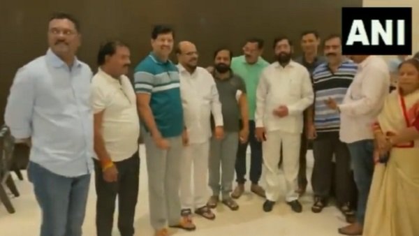 రెబల్ శివసేన ఎమ్మెల్యేల హోటల్ ఖర్చు రోజుకు లక్షల్లోనే రెబల్ శివసేన ఎమ్మెల్యేల హోటల్ ఖర్చు రోజుకు లక్షల్లోనే