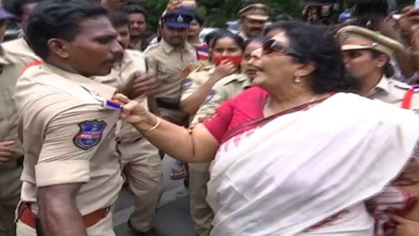 ఎస్ఐ చొక్కా పట్టుకున్న రేణుకా చౌదరి, మహిళా పోలీసులను కొట్టారు ఎస్ఐ చొక్కా పట్టుకున్న రేణుకా చౌదరి, మహిళా పోలీసులను కొట్టారు