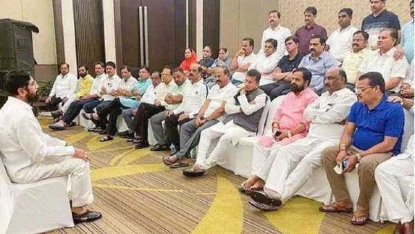 ఏక్‌నాథ్ షిండే క్యాంపునకు ఎమ్మెల్యేల వలస