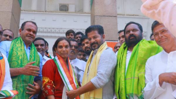 వెనుబడిన వర్గాలకు న్యాయం చేసేది కాంగ్రెస్ మాత్రమే.. పీజేఆర్ ఆశయాలకోసం పనిచేస్తానన్న విజయ వెనుబడిన వర్గాలకు న్యాయం చేసేది కాంగ్రెస్ మాత్రమే.. పీజేఆర్ ఆశయాలకోసం పనిచేస్తానన్న విజయ