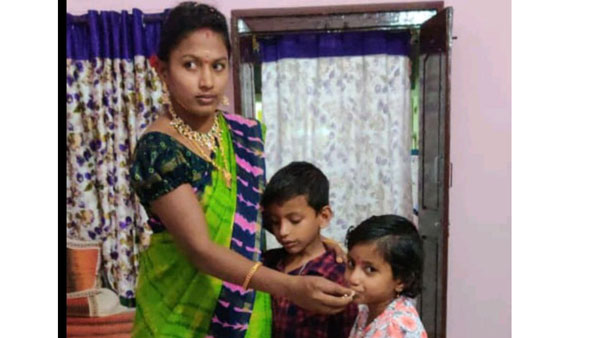 రైలు ఢీ కొట్టిన ఘటనలో తల్లి ఇద్దరు పిల్లలు మృతి