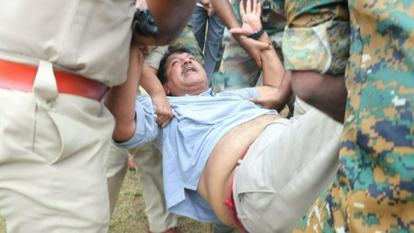 అనుమర్లపూడిలో 144సెక్షన్ ..టీడీపీ నేతల హౌస్ అరెస్ట్ లు అనుమర్లపూడిలో 144సెక్షన్ ..టీడీపీ నేతల హౌస్ అరెస్ట్ లు