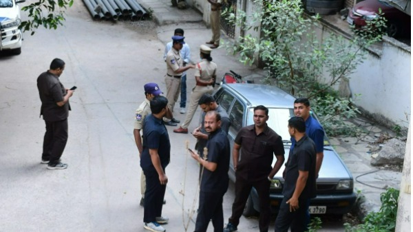 రేపిస్టులను అరెస్ట్ చెయ్యరు కానీ బీజేపీ నేతల హౌస్ అరెస్ట్ లా? బండి సంజయ్ ఫైర్ 