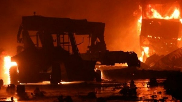 భారీ పేలుళ్లతోనే చెలరేగిన మంటలు భారీ పేలుళ్లతోనే చెలరేగిన మంటలు