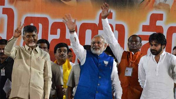 పవన్కల్యాణ్ అభిమానుల ఓట్లన్నీ దక్కించుకోవాలి పవన్కల్యాణ్ అభిమానుల ఓట్లన్నీ దక్కించుకోవాలి