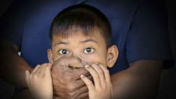 సోషల్ మీడియాలో నెటిజన్ల ఆగ్రహం,.. తల్లా పిశాచా .. అంటూ ఫైర్ సోషల్ మీడియాలో నెటిజన్ల ఆగ్రహం,.. తల్లా పిశాచా .. అంటూ ఫైర్