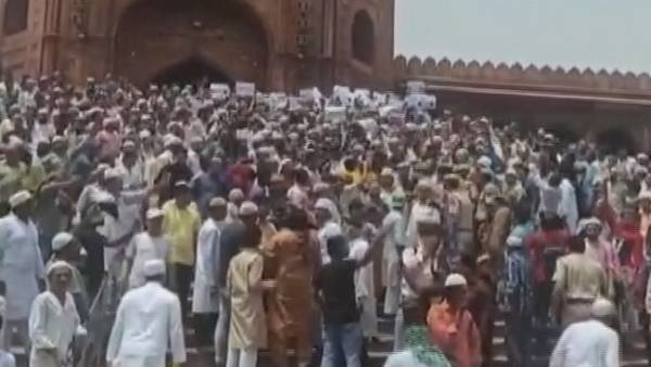 nupur sharma comments row- muslims protests at delhi jama masjid, kolkata and UP also nupur sharma comments row- muslims protests at delhi jama masjid, kolkata and UP also