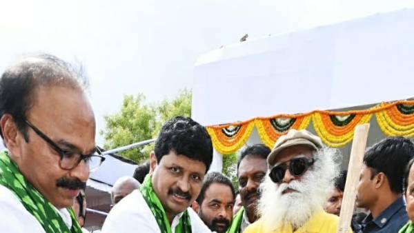 తెలంగాణ పచ్చదనం పెంపు..మిగతా రాష్ట్రాలు ఈ పోటీని స్వీకరించాలన్న జగ్గీ వాసుదేవ్ తెలంగాణ పచ్చదనం పెంపు..మిగతా రాష్ట్రాలు ఈ పోటీని స్వీకరించాలన్న జగ్గీ వాసుదేవ్