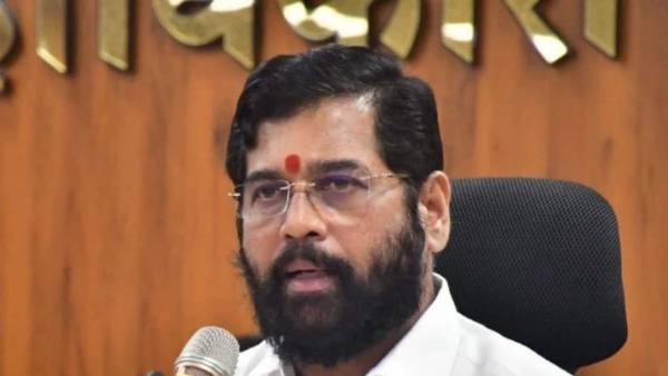 శివసేనలో చేరిక