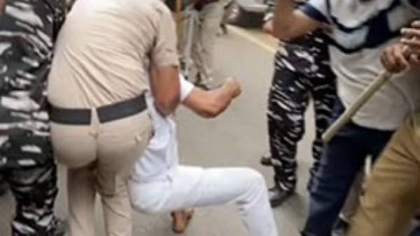 స్టేషన్‌లోనే నేత