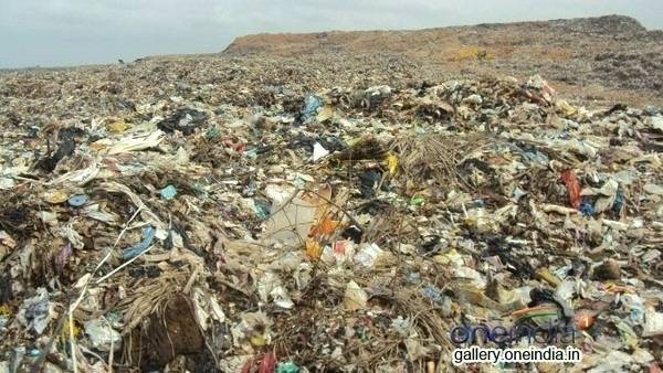 కలత చెందిన మున్సిపల్ కమిషనర్ కలత చెందిన మున్సిపల్ కమిషనర్