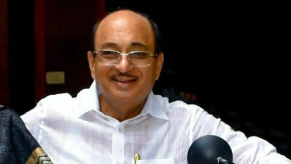 ఒరిజినల్ ఫోటో ఇలా ఉంటుందని సాయిరెడ్డి, జగన్ లు జైలు నుండి వచ్చే ఫోటోలు 