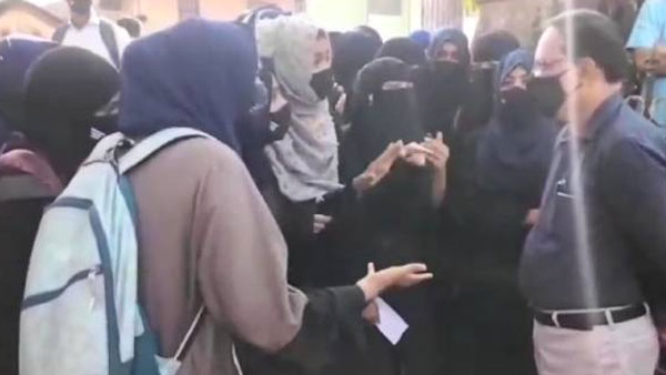 వెనక్కి పంపించిన ప్రిన్సిపాల్