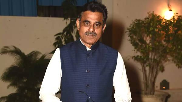 ముఖ్యులకు పార్టీలోకి ఆహ్వానం