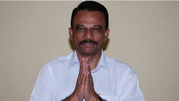 బాలినేని కార్యక్రమంలో పాల్గొన్న అధికారులు