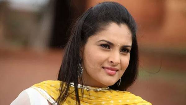  కన్నడ, తెలుగు, తమిళ సినిమాల హీరోయిన్ రమ్యా