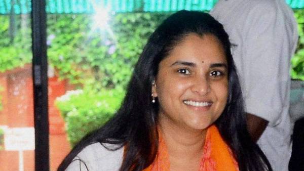  రాజకీయాలకు గుడ్ బై