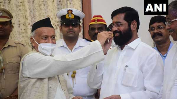 ఉద్దవ్ రాజీనామా తరువాత ముంబాయికి షిండే ఉద్దవ్ రాజీనామా తరువాత ముంబాయికి షిండే