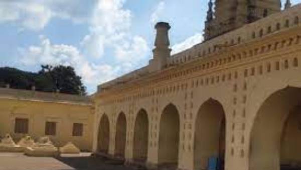 జామియా మసీదుపై వివాదం