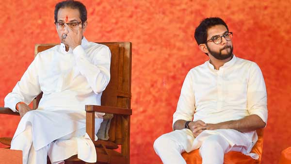 పతనం అంచున్న మహా సర్కార్ 