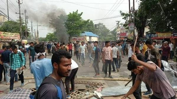 violent protests against centres agnipath scheme in bihar, stone pelting, stations burnt violent protests against centres agnipath scheme in bihar, stone pelting, stations burnt