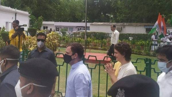 rahul gandhi attends ed inquiry followed by massive rally with congress workers 