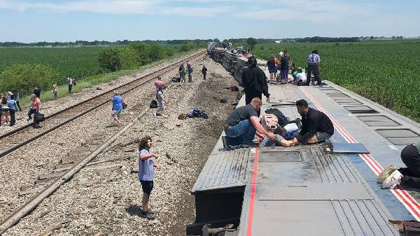 Missouri train derailment: multiple killed, several injured after Amtrak train collided with a truck Missouri train derailment: multiple killed, several injured after Amtrak train collided with a truck