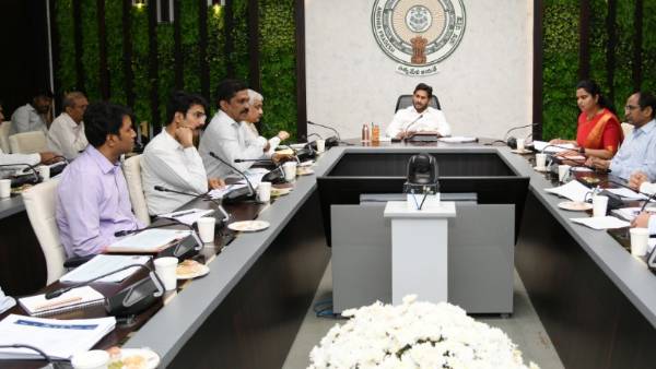  జగన్ వైద్యారోగ్య సమీక్ష