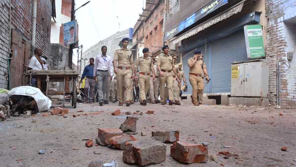వెయ్యి మందిపై కేసు