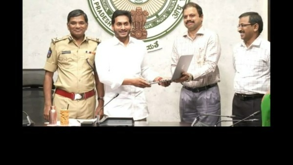 ys jagan launched anti-corruption mobile app for complaints with the name 14400