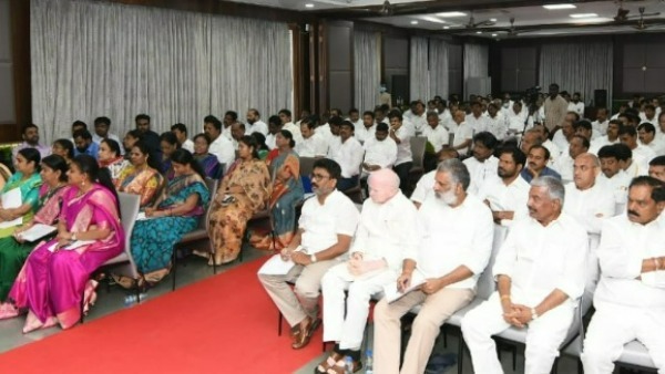 గడప దాటని వైసీపీ ఎమ్మెల్యేలు గడప దాటని వైసీపీ ఎమ్మెల్యేలు