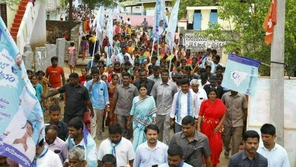 ప్రజలకు అప్పుల తెలంగాణా .. కేసీఆర్ కుటుంబానికే బంగారు తెలంగాణా 