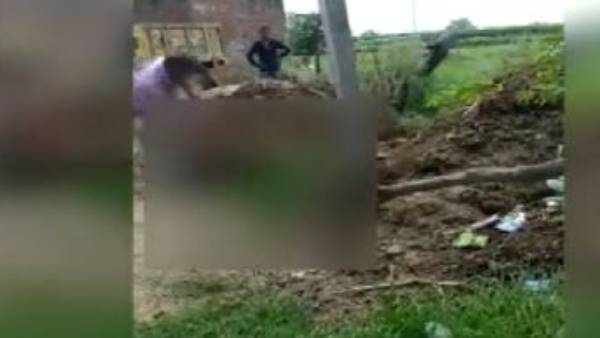  ఆగ్రాలో దంపతులు