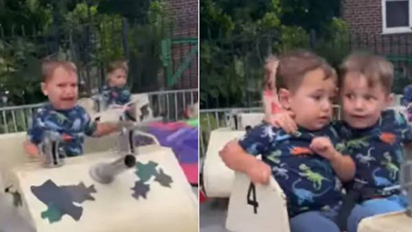 ముద్దుగా చిన్నారులు