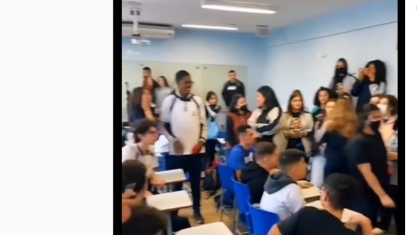 అవాక్కైన బాలుడు