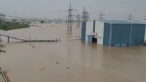 కాళేశ్వరం లోతట్టు ప్రాంతాలు జలమయం.. సీఎం నిర్లక్ష్యంతోనే అన్నారం పంప్ హౌస్ మునిగిందన్న రేవంత్ కాళేశ్వరం లోతట్టు ప్రాంతాలు జలమయం.. సీఎం నిర్లక్ష్యంతోనే అన్నారం పంప్ హౌస్ మునిగిందన్న రేవంత్