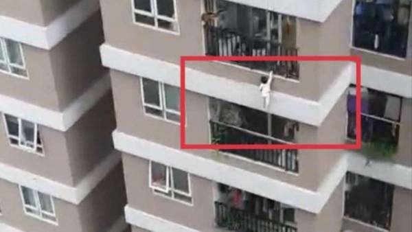  ఈ వీడియో ను సోషల్ మీడియాలో విడుదల చేసిన స్థానిక పోలీసులు