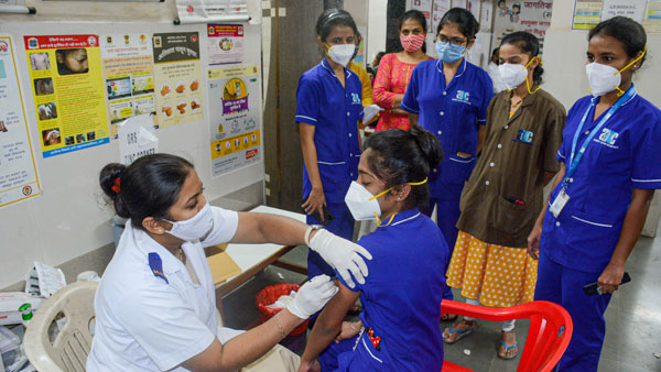 18ఏళ్లపైబడిన వారందరికీ ఉచితంగానే బూస్టర్ డోసు